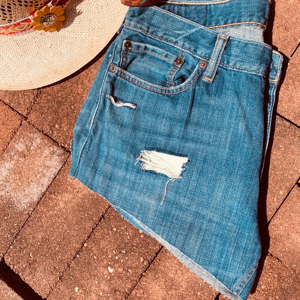Women’s cutoff shorts